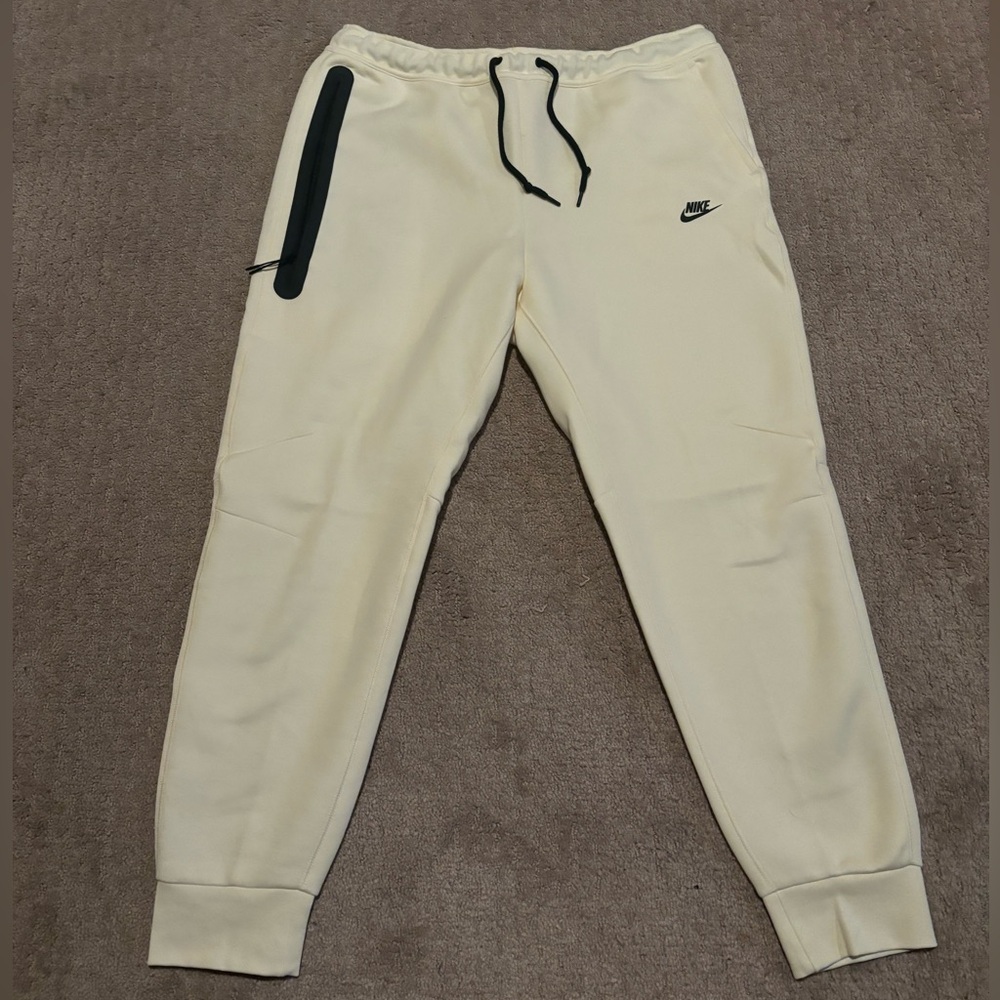 NWT Nike Men's Cream Tech Fleece Joggers